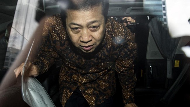Direktur Jenderal Imigrasi Ronny F. Sompie membenarkan kepastian pencekalan Setya Novanto ke luar negeri terkait kasus korupsi e-KTP.