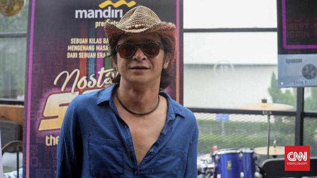 Andy /rif akan menjadi salah satu musisi modern yang mengisi acara 'Nostalgia SMA-The ‘80s Are Back!’ pada Jumat (20/1) mendatang.
