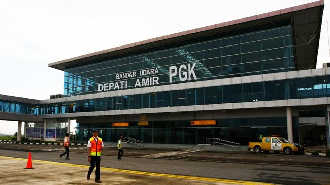 Kemenhub Percepat Pengembangan Bandara Kawasan Wisata Kementerian Perhubungan mendukung pencapaian target 15 juta wisatawan tahun ini, dengan mempercepat pembangunan bandara di kawasan wisata.
