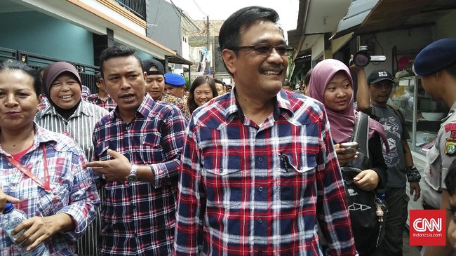 Menurut Djarot, lahan kosong terbengkalai disebabkan warga Jakarta masih mengutamakan investasi berupa tanah, tanpa dibarengi inisiatif untuk memanfaatkannya.
