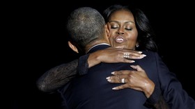 Pesan Rahasia di Balik Lukisan Gaun Michelle Obama