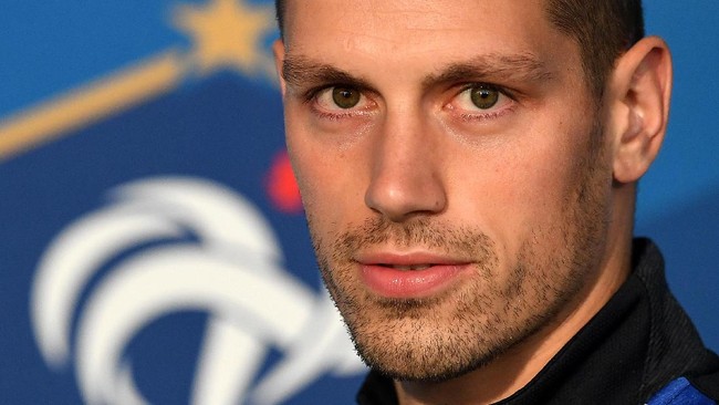 Gelandang internasional Perancis, Morgan Schneiderlin, memilih meninggalkan Manchester United dan pindah ke Everton demi kesempatan lebih bermain di lapangan.