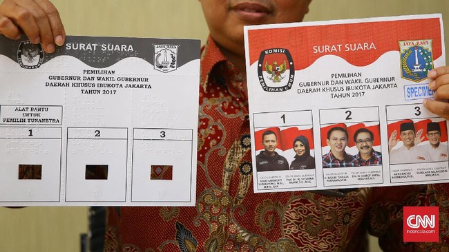 Pekerja yang berdomisili di luar daerah Pilkada tetap memiliki hak untuk libur meski dia bekerja di perusahaan/instansi yang ada di daerah penyelenggara Pilkada
