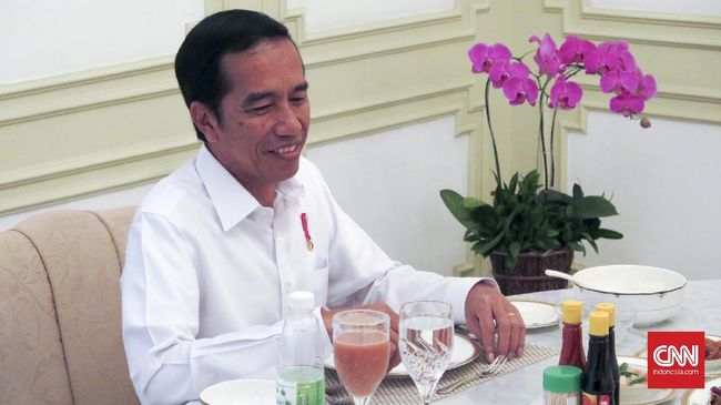 Presiden Jokowi ternyata termasuk satu dari banyak orang yang gemar minum jamu. Jamu ini dinikmatinya untuk menjaga kesehatan dan kebugaran tubuhnya.
