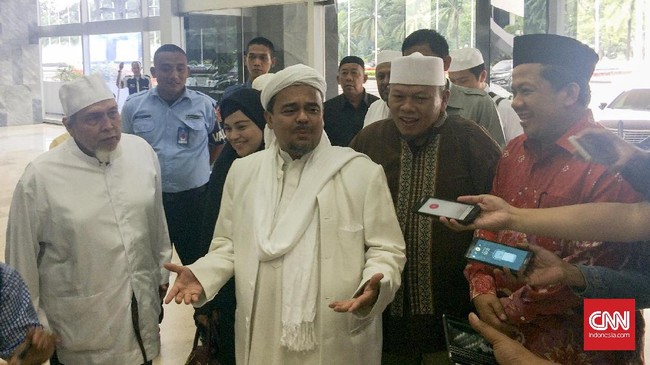 Polisi memiliki lebih dari dua alat bukti untuk menetapkan Rizieq Shihab sebagai tersangka kasus dugaan konten pornografi, dan siap menghadapi praperadilan.
