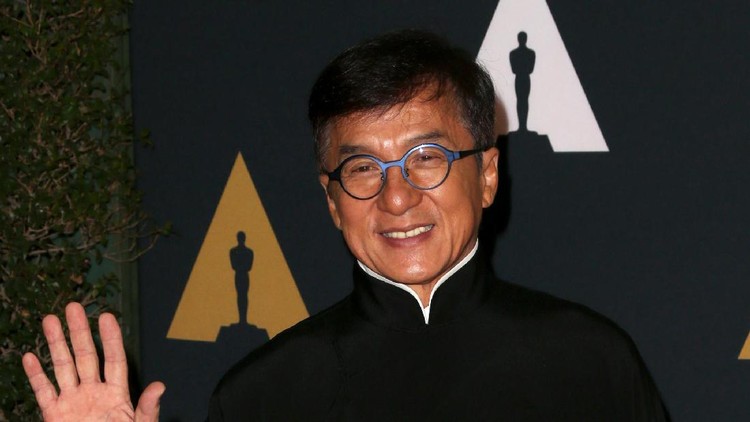 Jackie Chan HOLLYWOOD, CA - NOVEMBER 12: Honoree Jackie Chan attends the Academy of Motion Picture Arts And Sciences' 8th annual Governors Awards at The Ray Dolby Ballroom at Hollywood & Highland Center on November 12, 2016 in Hollywood, California. (Photo by Frederick M. Brown/Getty Images)