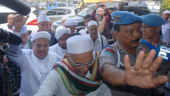 Polda Metro Jaya menyampaikan, cara alternatif untuk memulangkan Rizieq bisa mengandalkan hubungan bilateral Indonesia dengan Arab Saudi.