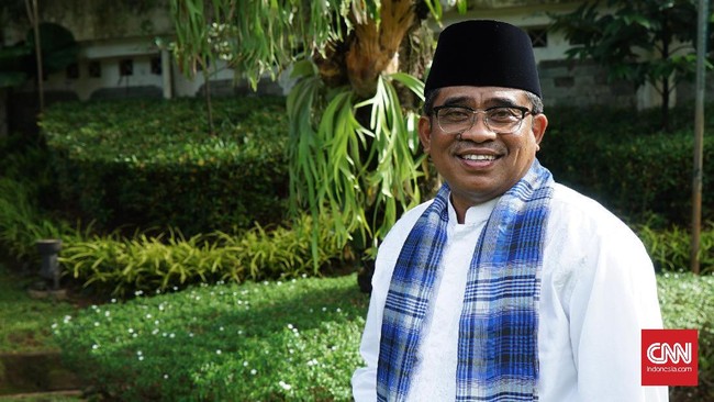 Pelaksana Tugas Gubernur DKI Jakarta Sumarsono menilai gagasan yang diajukan dalam debat perdana malam ini, tampak mirip.