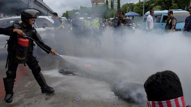 Potret Aksi Bela Rakyat 121