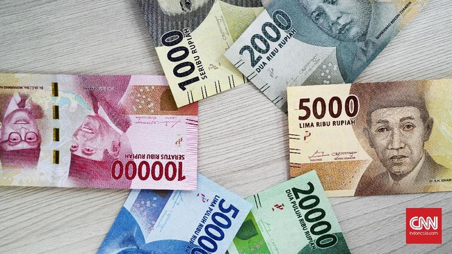 Rupiah menguat ke Rp14.330 per dolar AS di tengah kekhawatiran pasar terhadap kenaikan suku bunga acuan AS pada perdagangan Senin (10/1).