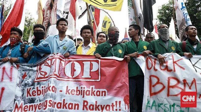 Fahri menilai, kritik mahasiswa harus dijawab pemerintah agar mereka mendapatkan informasi yang benar.
