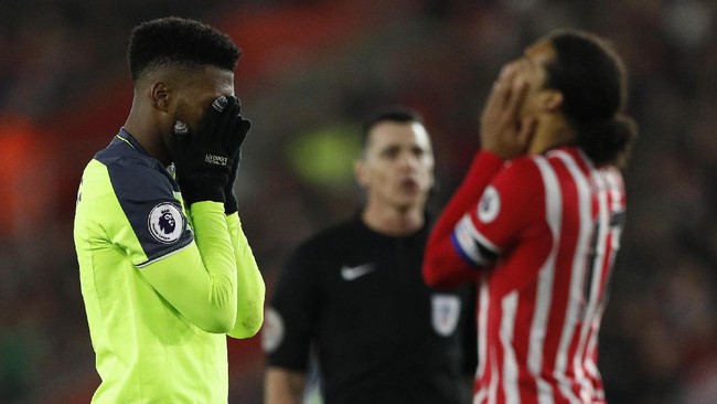 Liverpool secara mengejutkan takluk 0-1 dari Southampton pada leg pertama semifinal Piala Liga Ingris yang dimainkan di Stadion St Mary, Rabu (11/1).