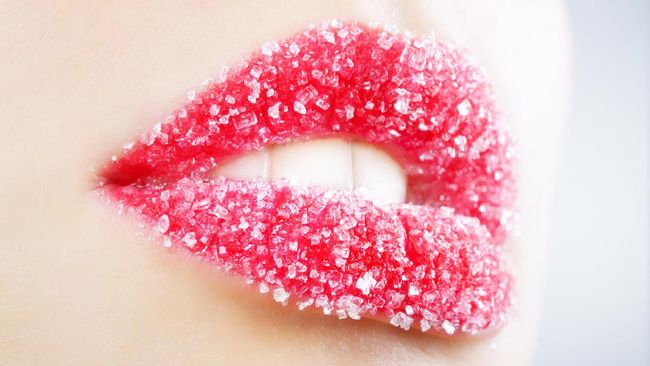 Bibir merupakan area sensitif yang sering disepelekan, padahal perlu diperhatikan, terutama pada saat bibir pecah-pecah.