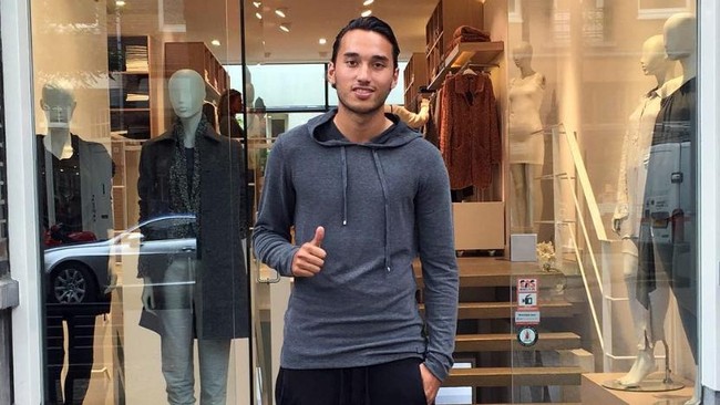Bima Sakti tak ingin begitu saja menjanjikan satu tempat untuk Ezra Walian di tim nasional Indonesia. Ia menegaskan akan bersikap adil pada semua pemain.