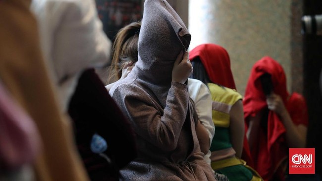 Polisi menyebut 15 anak yang diamankan dalam penggerebekan hotel milik selebritas Cynthiara Alona merupakan korban.
