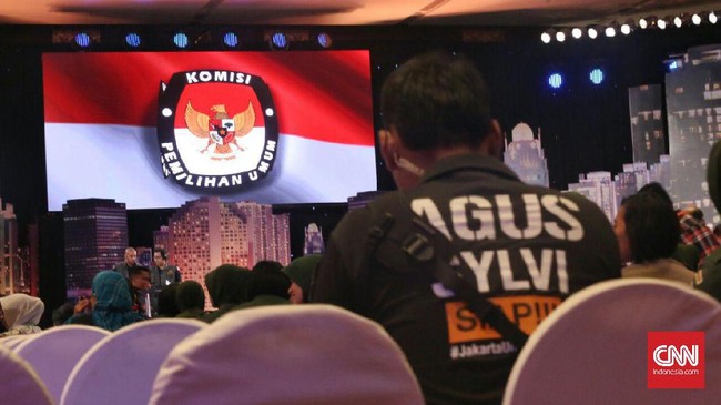 Pilkada DKI 2017 diikuti 10 partai yang terbagi menjadi tiga pasangan. Komunikasi politik di antara ketum partai dinilai menjadi kunci Jakarta kondusif.