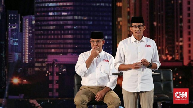 Sandiaga mengatakan, dirinya sulit tersenyum lantaran melihat pasangannya, Anies Baswedan, mendapat serangan dari pasangan calon lain.