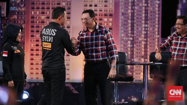 Ahok-Djarot didebat dua pasangan calon penantang terkait penggusuran. Agus dan Anies dinilai tak menawarkan program pengganti jika penggusuran tidak dilakukan.