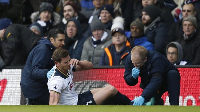 Bek Tottenham Jan Vertonghen terancam absen lama menyusul cedera pergelangan kaki yang dialaminya kala menghadapi West Browich Albion. 