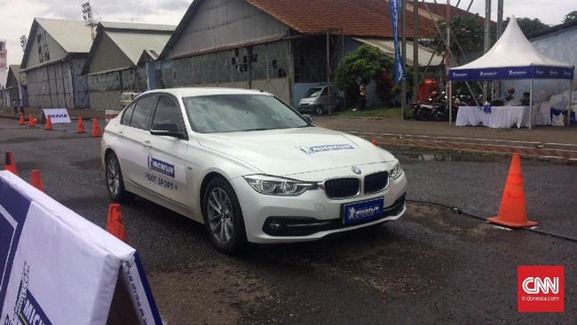 CNNIndonesia.com menjajal ban terbaru Michelin, Pilot Sport 4 yang diklaim mengaplikasikan teknologi terbaru. Ingin tahu hasil uji dari ban ini?