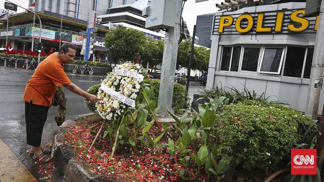 Polisi korban bom Thamrin, Ipda Denny Mahieu menceritakan kembali tentang pesan yang ia sampaikan saat berpelukan dengan Aman Abdurrahman, Februari silam.
