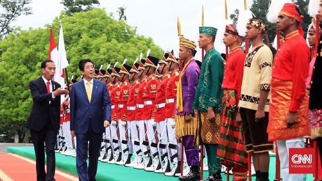 Kunjungan PM Jepang Shinzo Abe dianggap spesial karena Indonesia menjadi negara tujuan pertama kunjungan kenegaraan Abe tahun ini.