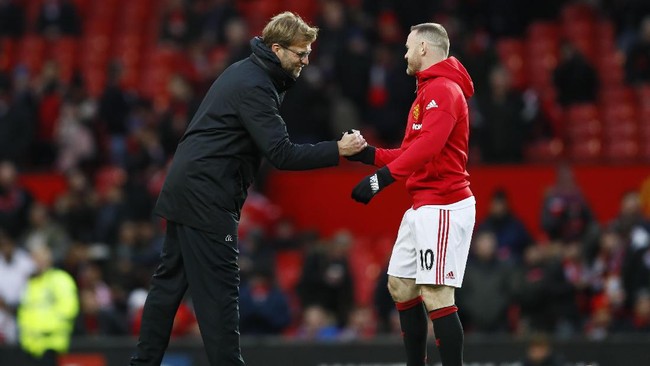 Manajer Liverpool Juergen Klopp mengakui sulit menghadapi permainan umpan-umpan panjang Manchester United pada 10 menit terakhir laga itu.