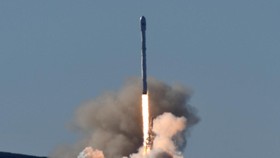 SpaceX Kewalahan Kumpulkan Sisa Peluncuran Roket Falcon 9