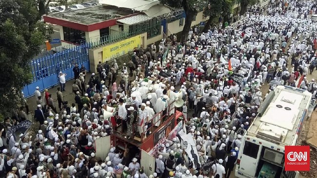 FPI menyebutkan Kapolda Jawa Barat Inspektur Jenderal Anton Charlian telah melakukan tindakan tidak profesional.