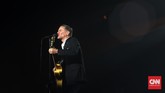 Petikan Gitar Romantis Bryan Adams Bryan Adams menggelar konser intim di Grand Ballroom Pacific Place, Jakarta pada Senin (16/1) malam. Lagu-lagu legendarisnya dinyanyikan.