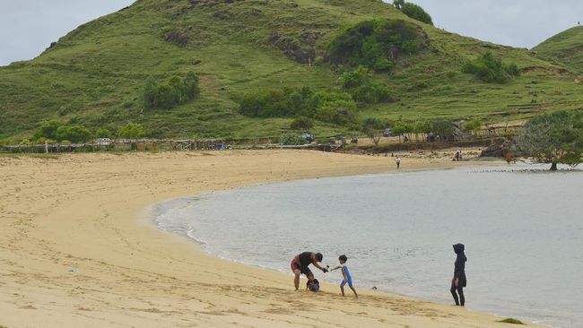 Selain Bali, wisman Australia juga berdatangan melalui pintu masuk Lombok, Yogyakarta, Bandung, Medan, Surabaya, Batam, Bintan dan Jakarta.