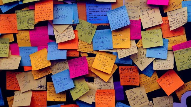 Tentang sticky notes, kertas warna-warni yang punya perekat di salah satu sisinya. Ini cerita asal mulanya.
