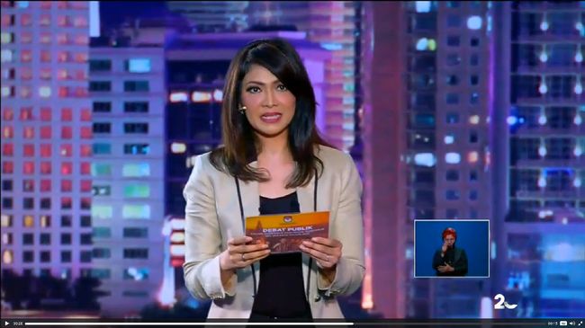 Tampilan awet muda presenter senior Ira Koesno di debat perdana Pilkada DKI Jakarta akhir pekan lalu, jadi buah bibir di sosial media. Apa rahasianya?