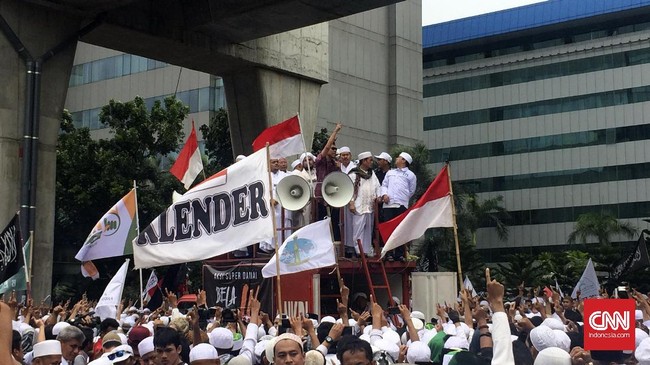 Secara terpisah, Menkopolhukam Wiranto pun menegaskan pengibaran bendera merah-putih bertuliskan huruf arab merupakan bentuk pelanggaran.