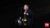 Petikan Gitar Romantis Bryan Adams Bryan Adams menggelar konser intim di Grand Ballroom Pacific Place, Jakarta pada Senin (16/1) malam. Lagu-lagu legendarisnya dinyanyikan.