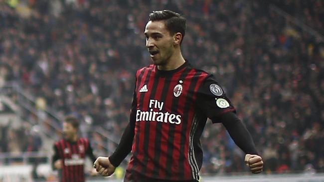 Meskipun belum ada pembicaraan resmi, petinggi Juventus disebutkan telah bertemu dengan agen bek sayap AC Milan, Mattia De Sciglio.
