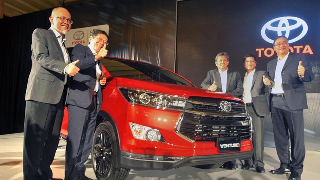 "New Venturer hadir untuk memenuhi kebutuhan pelanggan akan kendaraan MPV yang mampu mengeksplorasi jiwa petualang pengendaranya."