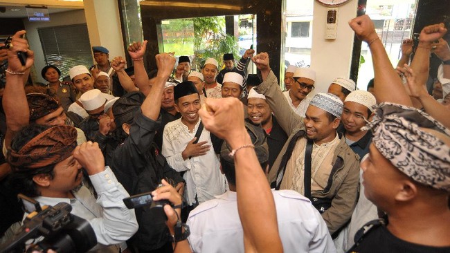 Ormas Yayasan Sandi Murti menyebut umat Hindu dan Islam di Bali selama ini hidup berdampingan dan keharmonisan, tak seperti yang dituduhkan Munarman.