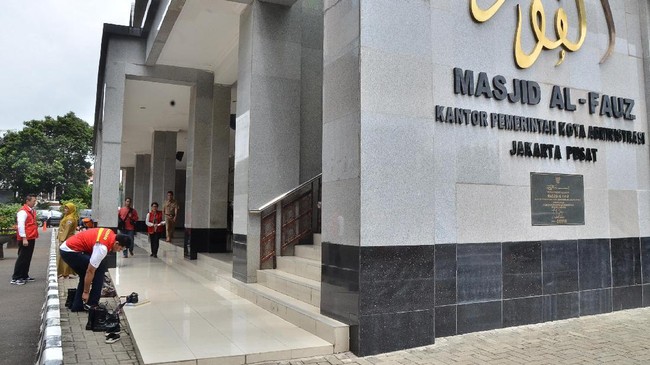 Kepolisian telah meminta keterangan 20 saksi. Penyelidik masih mencari alat bukti permulaan.
