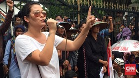 Melanie Subono Sentil Youtuber Vincent Raditya Bahas SJ-182