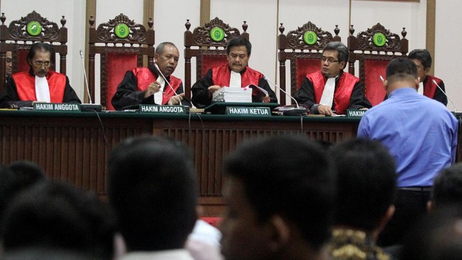 Laporan dugaan penistaan agama Ahok sempat ditolak. Namun, pelapor mengatakan jika laporan tidak diterima, maka ribuan orang akan datang ke Polres Kota Bogor.