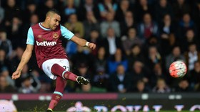 Dimitri Payet Nekat 'Selingkuh' demi Mantan