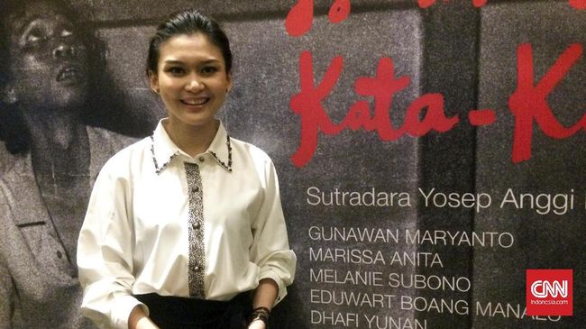 Ia awalnya ditawari peran sebagai Midah, tetangga penganggu. Namun, sutradara kemudian menganggapnya lebih pas sebagai Sipon, istri Wiji Thukul.