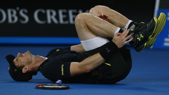 Andy Murray berhasil melaju ke babak ketiga Australia Terbuka. Namun ia sempat mendapatkan masalah pada pergelangan kaki kanannya.