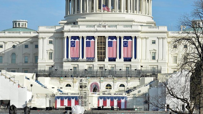 Para pendukung Trump berjanji akan berkumpul di sekitar Capitol Hill, kompleks Kongres AS, tempat pengambilan sumpah presiden dilakukan.