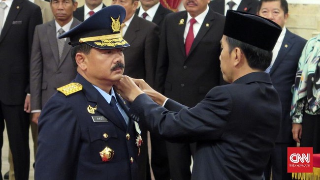 Komisi I DPR mengonfirmasi bahwa Presiden Joko Widodo akan melantik Marsekal Hadi Tjahjanto sebagai Panglima TNI di Istana Negara.