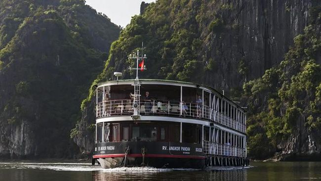 Kapal milik Pandaw gagal berlayar di Kalimantan karena belum terbitnya izin dari pemerintah Indonesia, padahal paket yang dijual sudah ludes hingga 2018.
