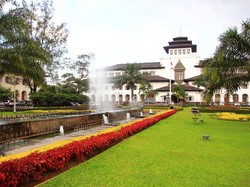 Kunjungan Wisman Turun Gegara Corona, Bandung Maksimalkan Wisnus