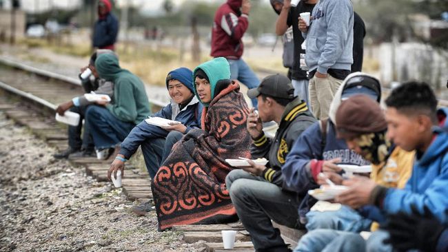 AS Tekan Meksiko, Jumlah Imigran di Perbatasan Turun Ancaman pengenaan tarif oleh AS membuat Meksiko akhirnya terpaksa lebih keras mengawasi perbatasan mencegah pendatang gelap.
