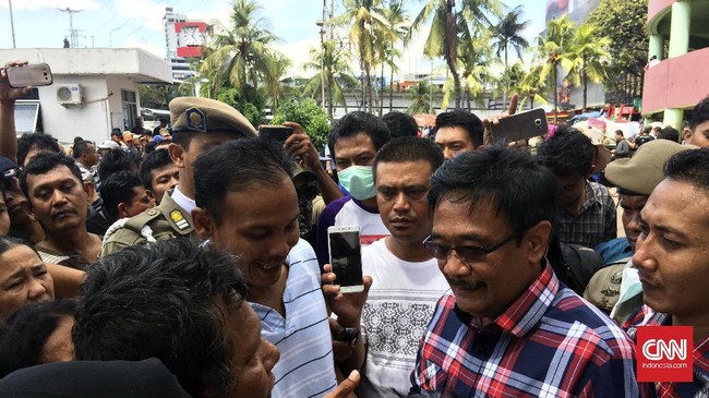 Setiap orang, kata Djarot, harus menghormati pilihan politik masing-masing saat hari pencoblosan untuk mencegah terjadinya perselisihan.
